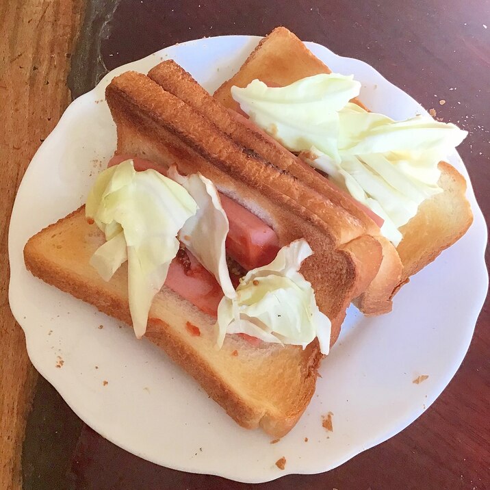 春キャベツと魚肉ソーセージのとろけるチーズ食パン。